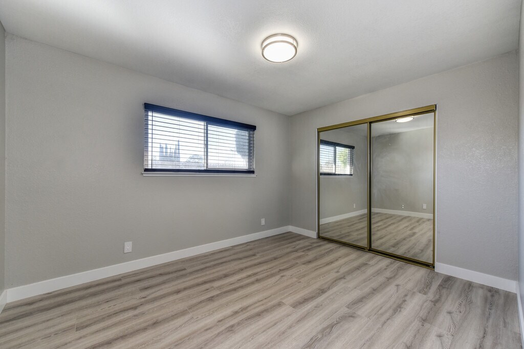 Building Photo - 9626 Knickers Ct