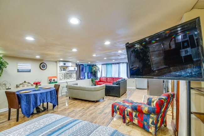 Building Photo - 7244 Piedmont Dr