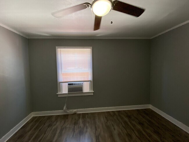 Primary Photo - 182 E G St