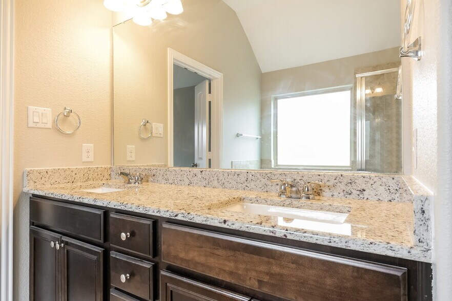 Building Photo - 1104 Wolcott Dr