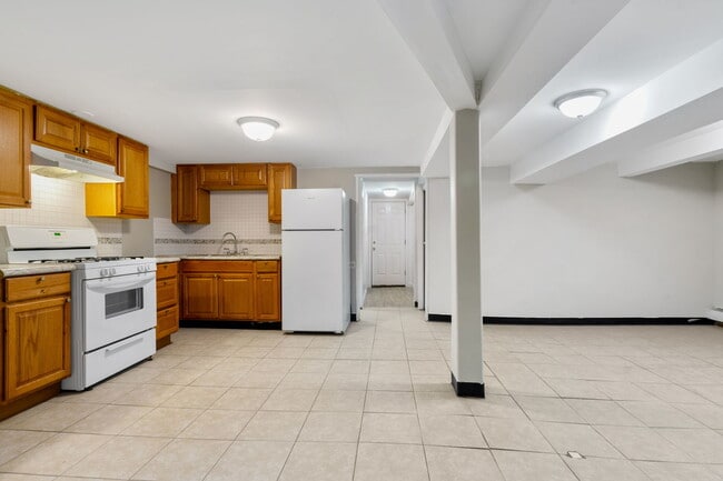 Building Photo - 5714 N Christiana Ave