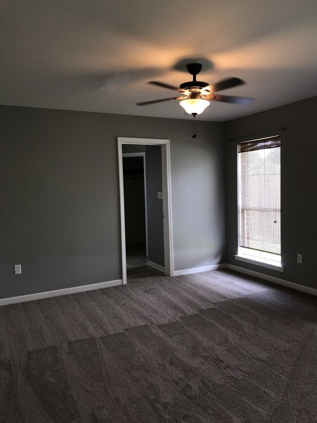 Building Photo - 3 Bedroom House in Denham Springs