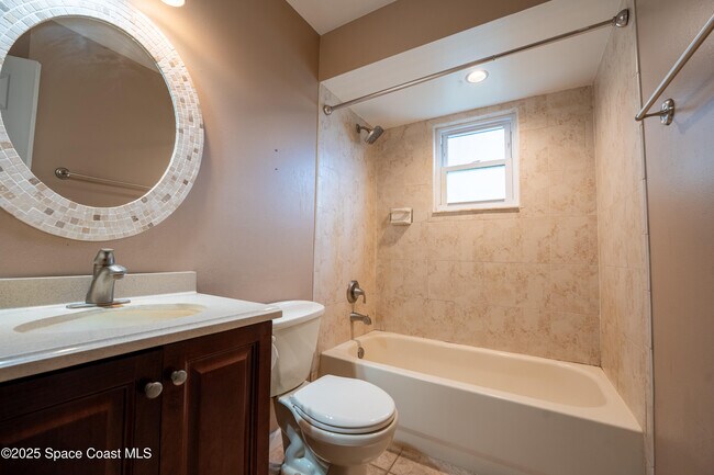 Building Photo - 2390 Queens St SE