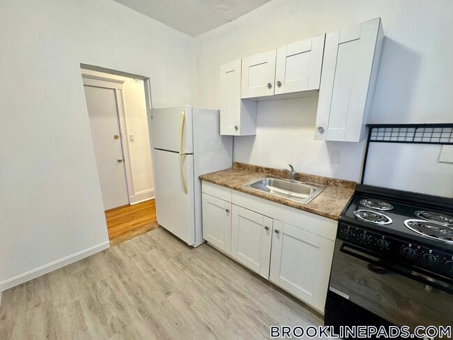 Building Photo - 37 Dwight St