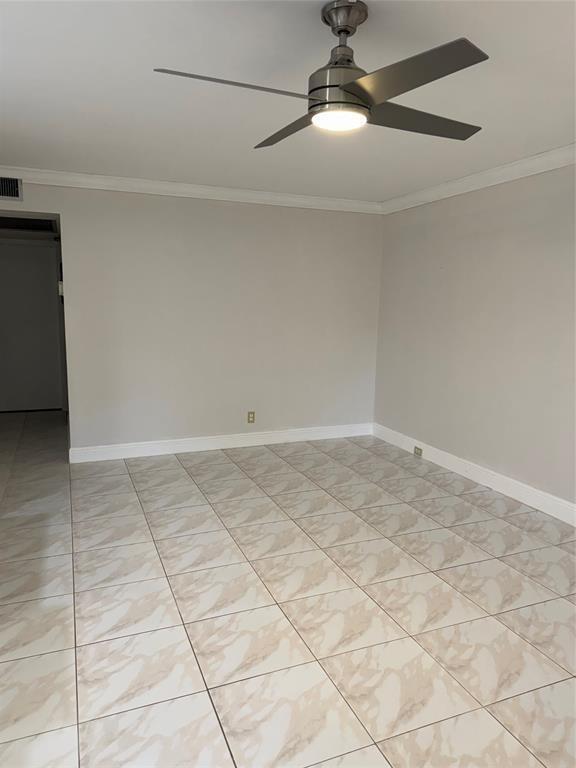 Building Photo - 321 Newport V