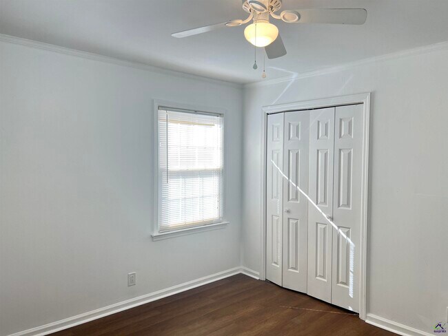 Building Photo - 117 N Springs Ct