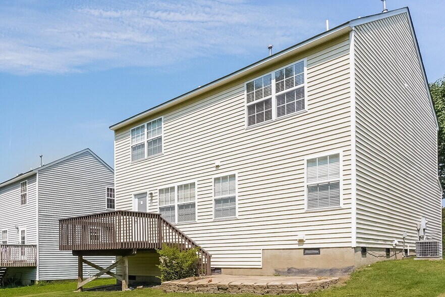 Building Photo - 4005 Bearmont Pl