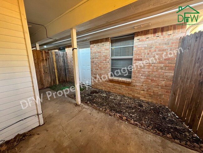 Building Photo - Charming Single-Story 2/2 Duplex with 2-Car Garage Just Steps from Your Back Door – Arlington, TX