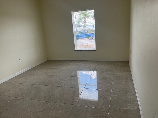 Building Photo - Available Now----3br 2ba Single Family hom...