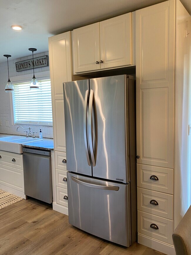 Building Photo - 1781 SE Linpark Ct