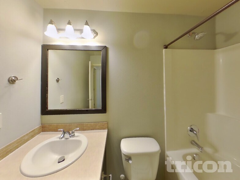 Building Photo - 730 205th St Ct E