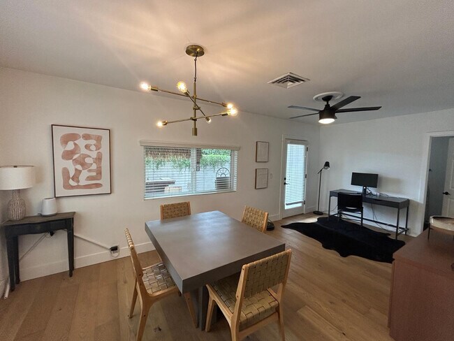 Building Photo - 4016 E Avalon Dr
