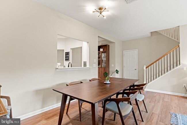 Building Photo - 2082 Deer Run Dr