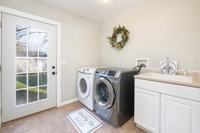 Building Photo - 367 S Rocky River Dr