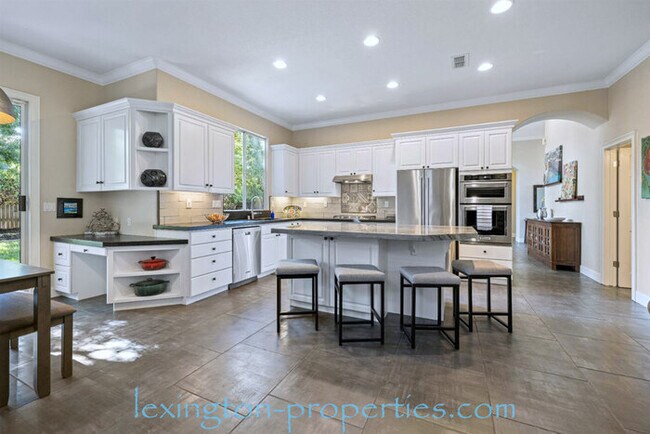 Building Photo - Modern, Single-story Home, in Exclusive Gated Golf course Community - Heritage at Diamond Oaks.