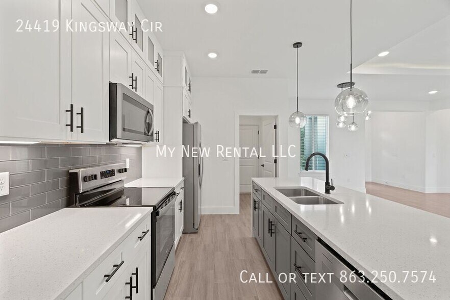 Building Photo - 24419 SW Kingsway Cir