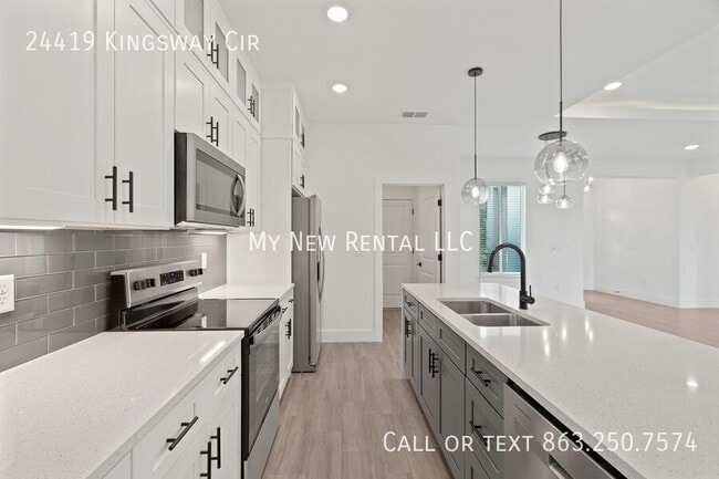 Building Photo - 24419 SW Kingsway Cir