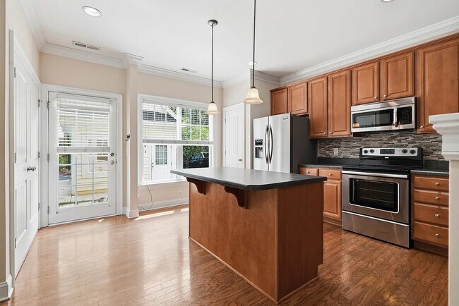 Building Photo - 7815 ACC Blvd