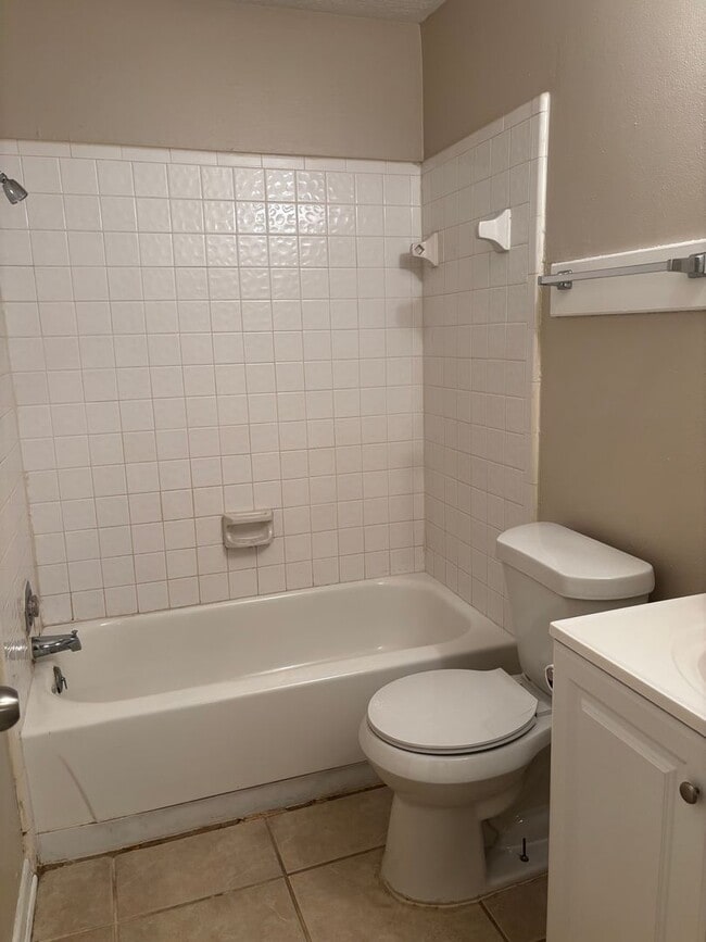 Building Photo - 2 bedroom 2 bath