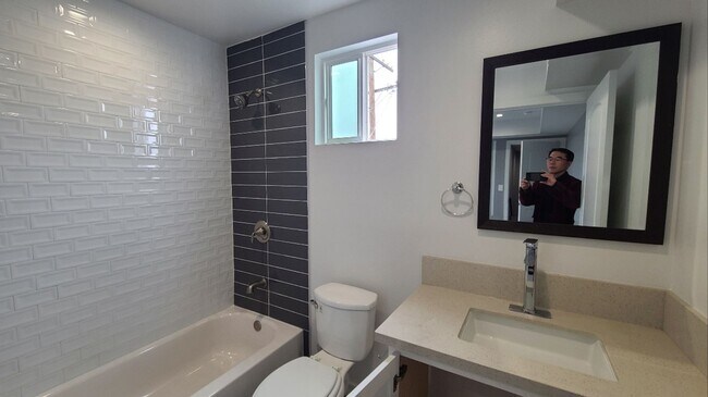 Building Photo - 32(839)