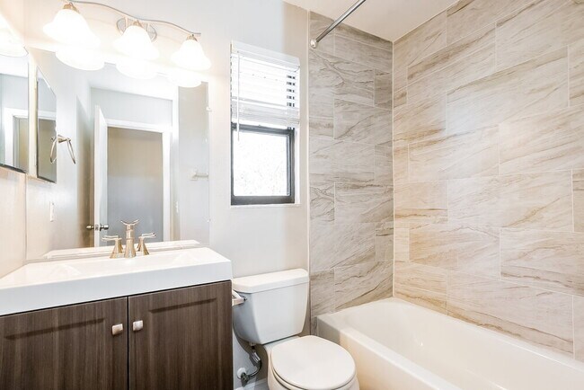 Building Photo - 1034 Burnett St