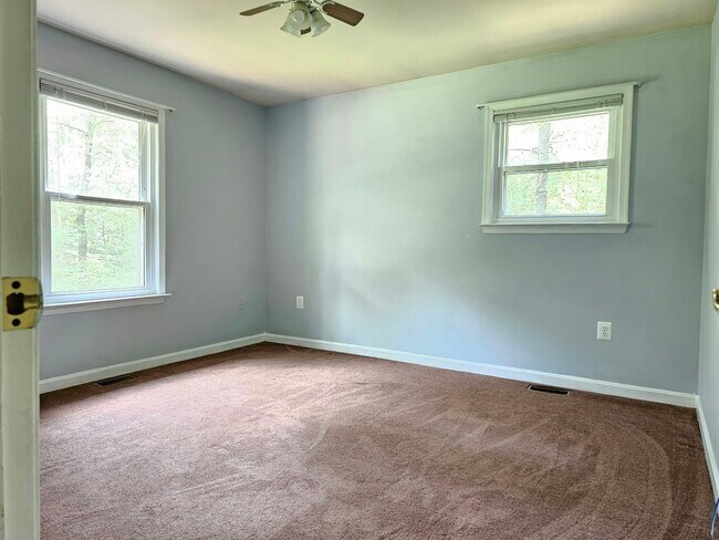 Building Photo - 13440 Carriage Hill Dr