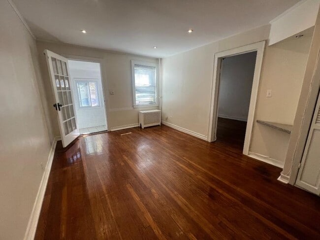 Primary Photo - 2 bedroom in SUNNYSIDE NY 11104