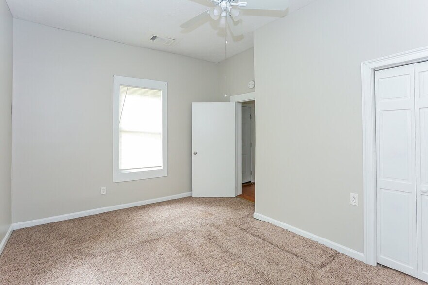 Building Photo - 6129 Sorrell St NE