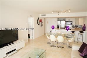 Building Photo - 7601 E Treasure Dr
