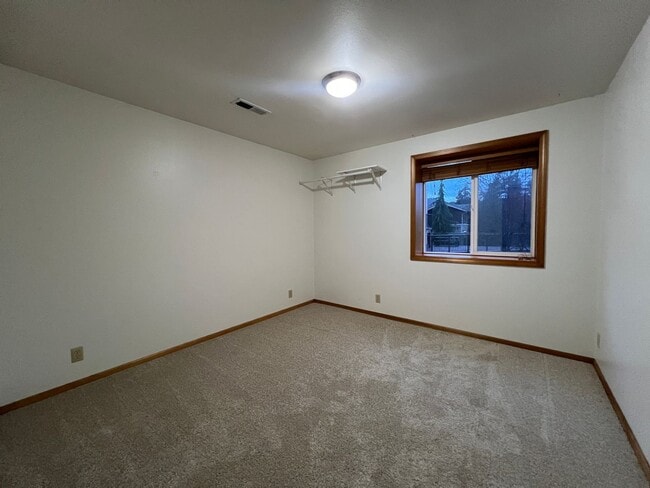 Building Photo - Large 6-Bedroom Home in Samish with a Fenced Yard MOVE IN READY