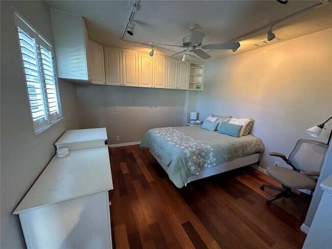 Building Photo - 4727 Spinnaker Dr