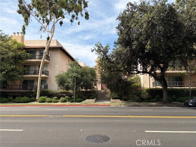 Building Photo - 1127 E Del Mar Blvd