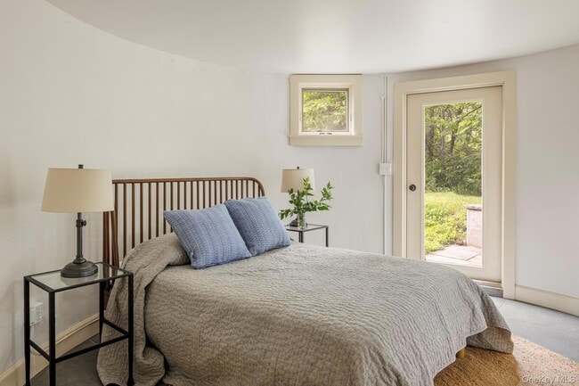 Building Photo - 243 Morton Rd