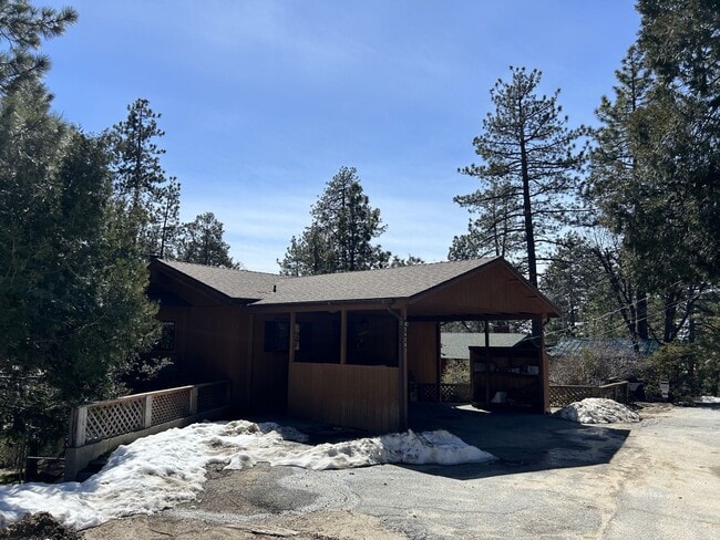 Building Photo - Solar 3 Bd/ 2 Ba. Single-Family Home Rental