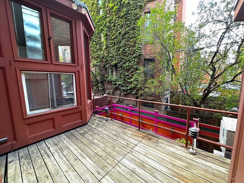 Building Photo - 32 Gloucester St