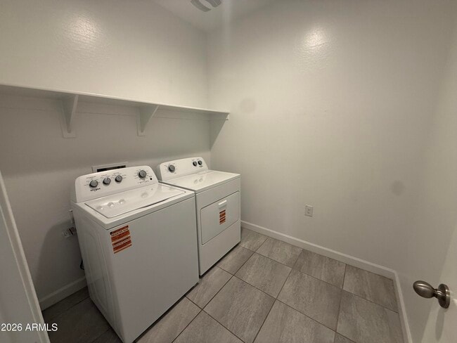 Building Photo - 1723 W Sombra Ave