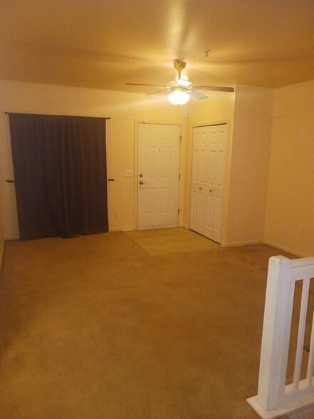 Living room - 2557 John R St