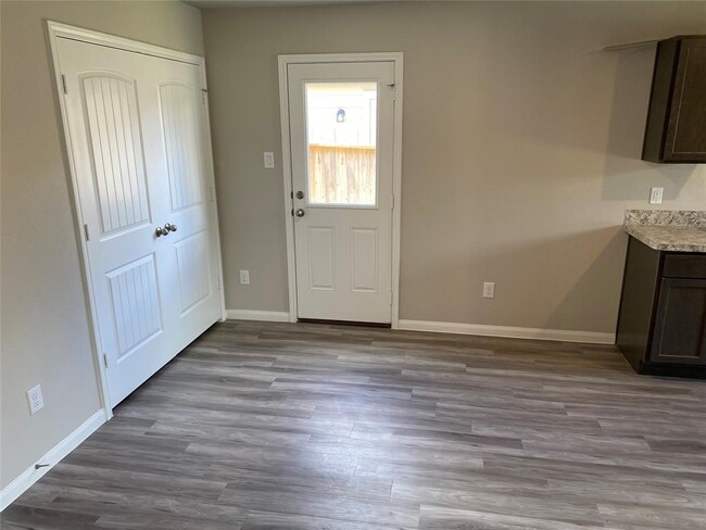 Building Photo - 2853 Golf Crest Dr