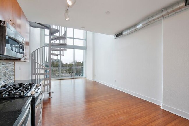 Building Photo - Beautiful 1/1.5 Modern Condo in the Highly...