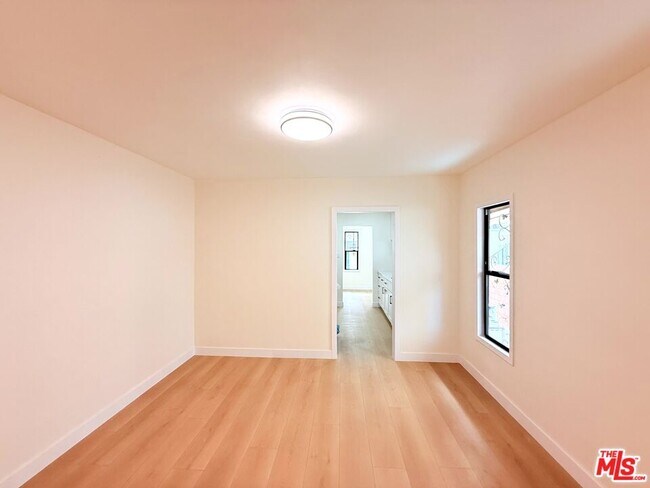 Building Photo - 6132 Whitsett Ave