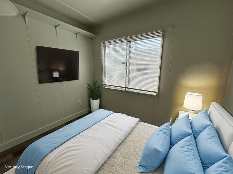 Building Photo - 500 S Main St