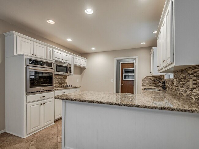 Building Photo - Updated 4-Bedroom Home with Spacious Layou...