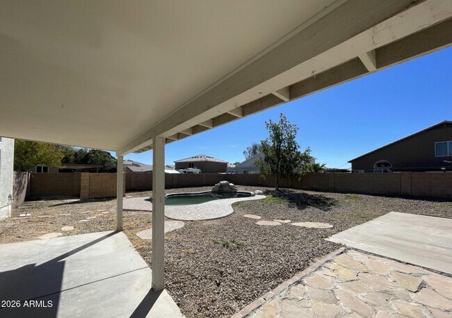 Building Photo - 10925 W Kaler Dr