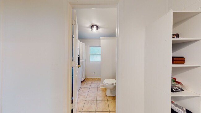 Building Photo - 1008 Leigh Ave