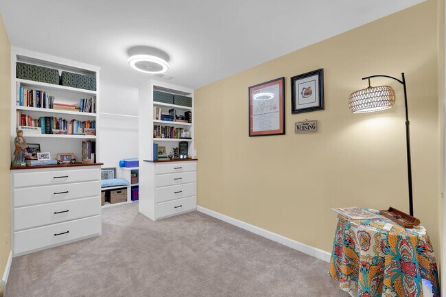 Building Photo - Beautiful Fully Furnished.