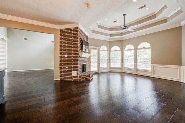 Building Photo - 11 E Wedgemere Cir