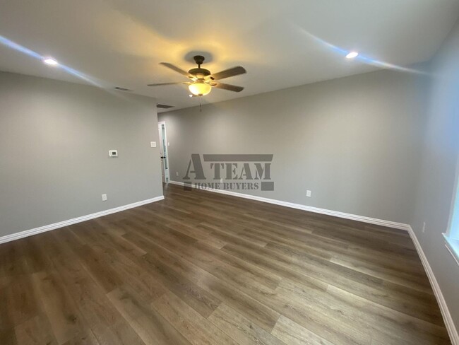 Building Photo - Beautiful 2 Bed 1 Bath house for rent!!