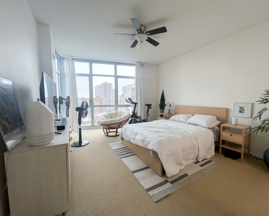 Building Photo - 1134 W Granville Ave