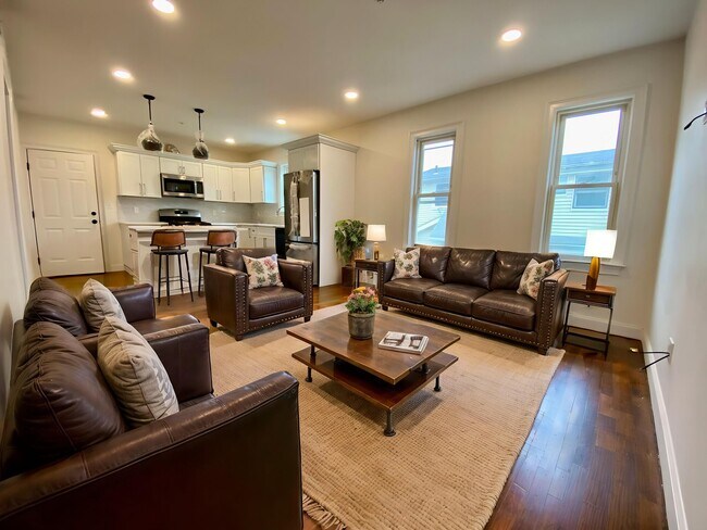 Building Photo - 21 Bellevue St