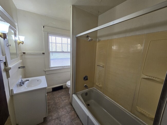 Building Photo - 118 Harrison St